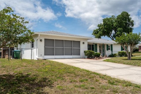 Casa en venta en Deltona, Florida, 2 dormitorios, 121.89 m2 № 2129958 - foto 2