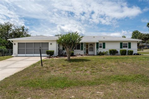 House in Deltona, Florida 2 bedrooms, 121.89 sq.m. № 2129958
