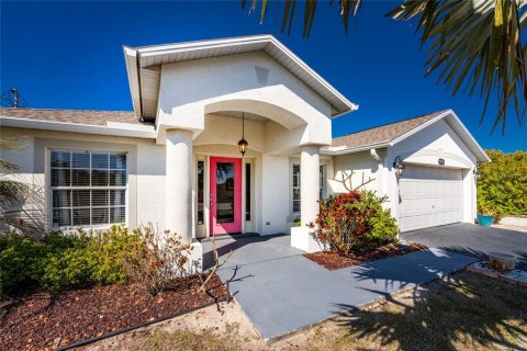 House in Port Charlotte, Florida 3 bedrooms, 151.99 sq.m. № 2103660 - photo 10