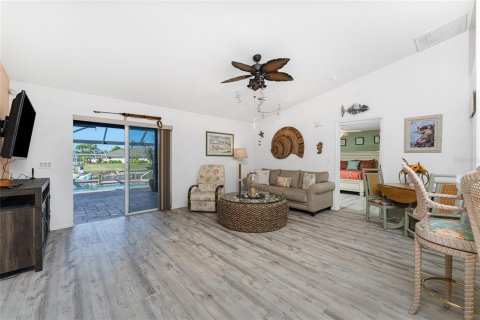 House in Port Charlotte, Florida 3 bedrooms, 151.99 sq.m. № 2103660 - photo 22