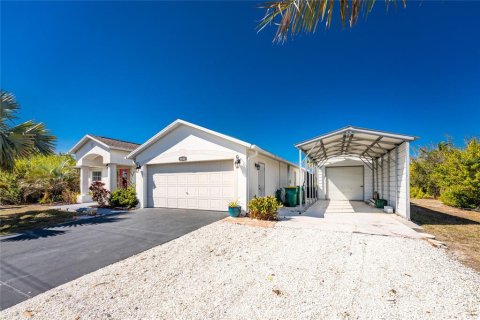 House in Port Charlotte, Florida 3 bedrooms, 151.99 sq.m. № 2103660 - photo 9