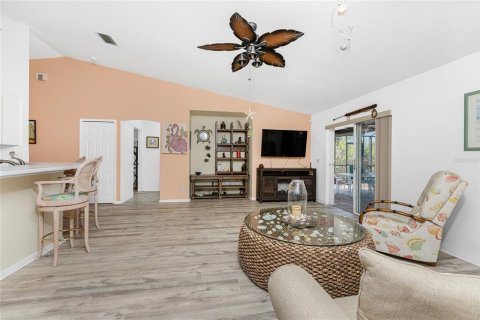 House in Port Charlotte, Florida 3 bedrooms, 151.99 sq.m. № 2103660 - photo 23