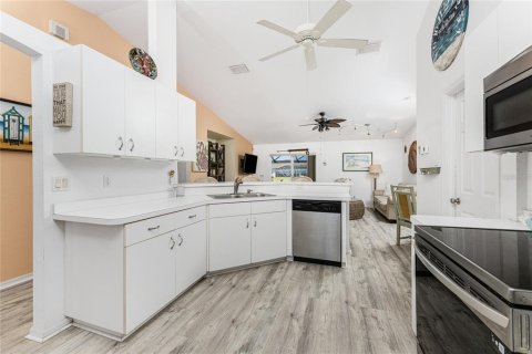 House in Port Charlotte, Florida 3 bedrooms, 151.99 sq.m. № 2103660 - photo 18
