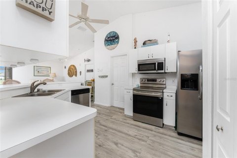 House in Port Charlotte, Florida 3 bedrooms, 151.99 sq.m. № 2103660 - photo 17
