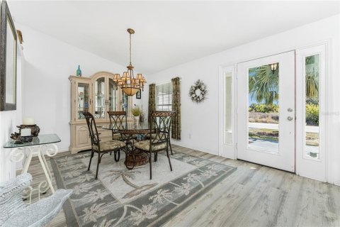 House in Port Charlotte, Florida 3 bedrooms, 151.99 sq.m. № 2103660 - photo 15