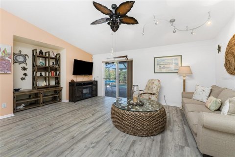 House in Port Charlotte, Florida 3 bedrooms, 151.99 sq.m. № 2103660 - photo 8