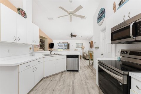 House in Port Charlotte, Florida 3 bedrooms, 151.99 sq.m. № 2103660 - photo 7