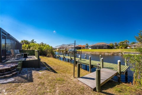 House in Port Charlotte, Florida 3 bedrooms, 151.99 sq.m. № 2103660 - photo 6