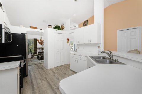 House in Port Charlotte, Florida 3 bedrooms, 151.99 sq.m. № 2103660 - photo 19