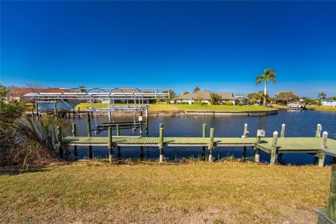 House in Port Charlotte, Florida 3 bedrooms, 151.99 sq.m. № 2103660 - photo 5