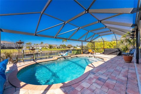 House in Port Charlotte, Florida 3 bedrooms, 151.99 sq.m. № 2103660 - photo 3