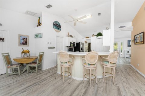 House in Port Charlotte, Florida 3 bedrooms, 151.99 sq.m. № 2103660 - photo 21