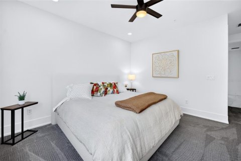 Townhouse in Sarasota, Florida 3 bedrooms, 218.32 sq.m. № 2157683 - photo 30
