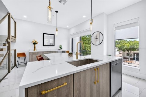 Townhouse in Sarasota, Florida 3 bedrooms, 218.32 sq.m. № 2157683 - photo 6