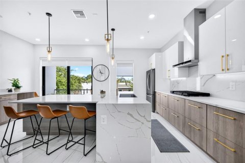 Townhouse in Sarasota, Florida 3 bedrooms, 218.32 sq.m. № 2157683 - photo 19