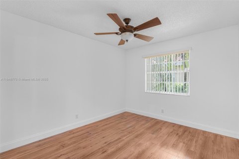 House in Pembroke Pines, Florida 4 bedrooms, 230.68 sq.m. № 1872631 - photo 25