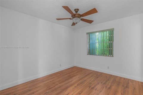 House in Pembroke Pines, Florida 4 bedrooms, 230.68 sq.m. № 1872631 - photo 27