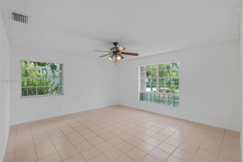 House in Pembroke Pines, Florida 4 bedrooms, 230.68 sq.m. № 1872631 - photo 6