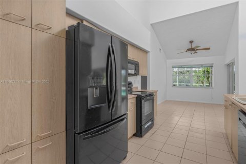 House in Pembroke Pines, Florida 4 bedrooms, 230.68 sq.m. № 1872631 - photo 16