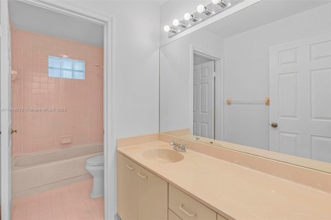 House in Pembroke Pines, Florida 4 bedrooms, 230.68 sq.m. № 1872631 - photo 30