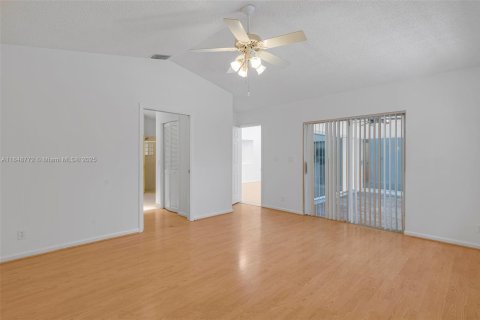 House in Pembroke Pines, Florida 4 bedrooms, 230.68 sq.m. № 1872631 - photo 19