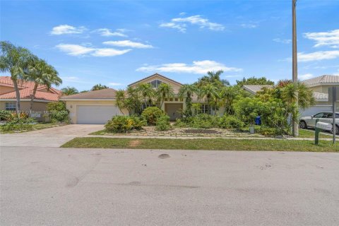 House in Pembroke Pines, Florida 4 bedrooms, 230.68 sq.m. № 1872631 - photo 2
