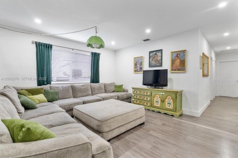 Villa ou maison à vendre à Miami, Floride: 3 chambres, 136.38 m2 № 2068247 - photo 9