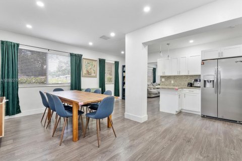 Villa ou maison à vendre à Miami, Floride: 3 chambres, 136.38 m2 № 2068247 - photo 8