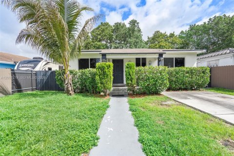 Villa ou maison à Miami, Floride 3 chambres, 136.38 m2 № 2068247