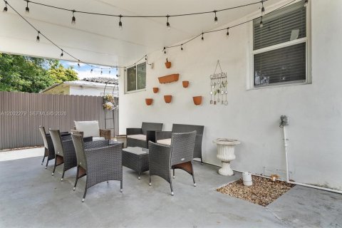 Villa ou maison à vendre à Miami, Floride: 3 chambres, 136.38 m2 № 2068247 - photo 19