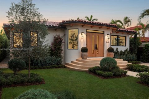 House in Miami Beach, Florida 4 bedrooms, 244.24 sq.m. № 2064778 - photo 5