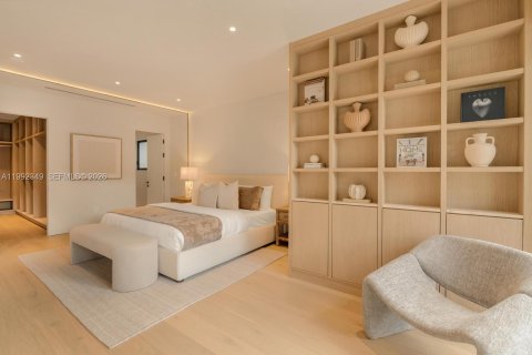 House in Miami Beach, Florida 4 bedrooms, 244.24 sq.m. № 2064778 - photo 14
