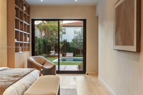 House in Miami Beach, Florida 4 bedrooms, 244.24 sq.m. № 2064778 - photo 16