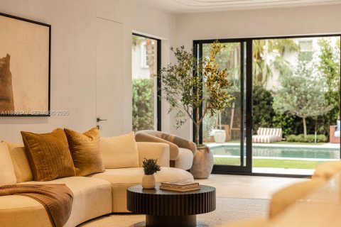 House in Miami Beach, Florida 4 bedrooms, 244.24 sq.m. № 2064778 - photo 8