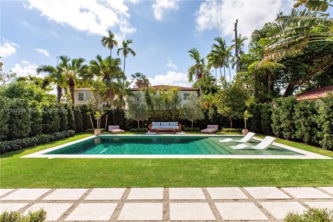 House in Miami Beach, Florida 4 bedrooms, 244.24 sq.m. № 2064778 - photo 2