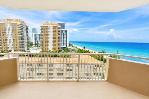 Condo in Hallandale Beach, Florida, 1 bedroom  № 2087164 - photo 3
