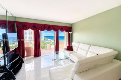 Condo in Hallandale Beach, Florida, 1 bedroom  № 2087164 - photo 7