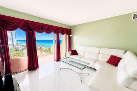 Condo in Hallandale Beach, Florida, 1 bedroom  № 2087164 - photo 5