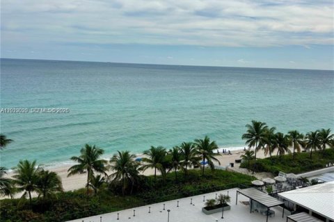 Condo in Hallandale Beach, Florida, 1 bedroom  № 2087164 - photo 30