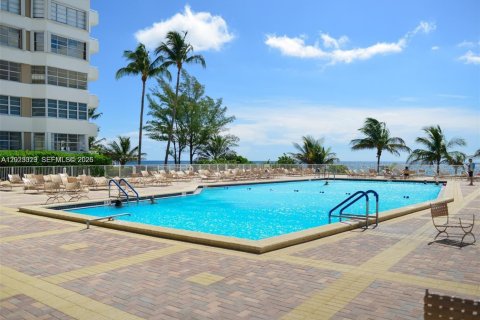 Condo in Hallandale Beach, Florida, 1 bedroom  № 2087164 - photo 28