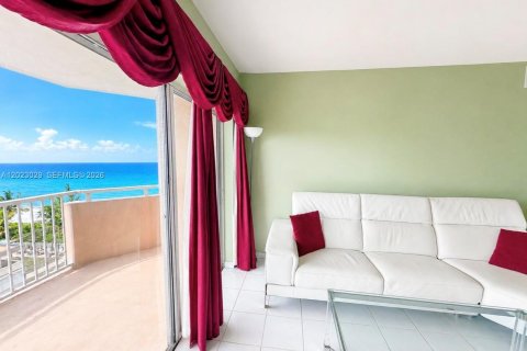 Condo in Hallandale Beach, Florida, 1 bedroom  № 2087164 - photo 4