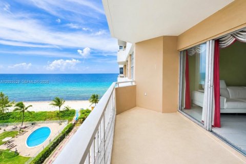 Condo in Hallandale Beach, Florida, 1 bedroom  № 2087164