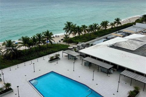 Condo in Hallandale Beach, Florida, 1 bedroom  № 2087164 - photo 29