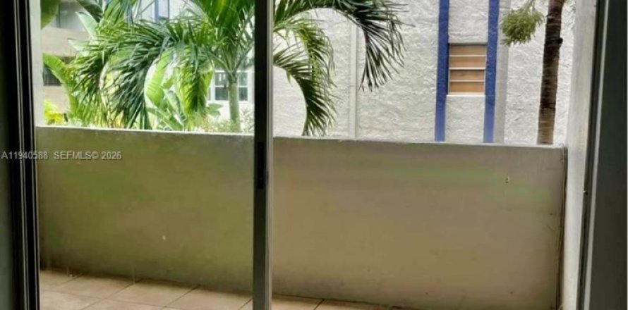 Condo à Hialeah Gardens, Floride, 2 chambres  № 1997980