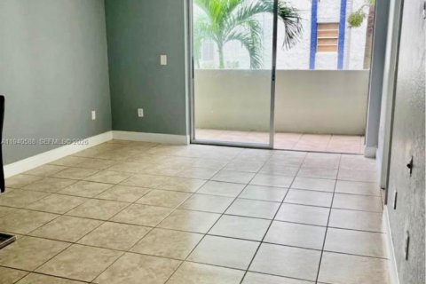 Copropriété à louer à Hialeah Gardens, Floride: 2 chambres, 89.19 m2 № 1997980 - photo 2