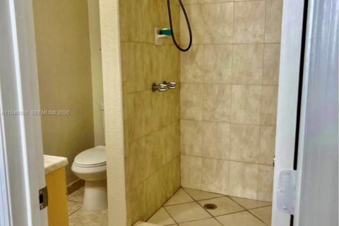 Copropriété à louer à Hialeah Gardens, Floride: 2 chambres, 89.19 m2 № 1997980 - photo 8