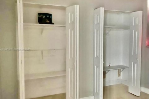 Copropriété à louer à Hialeah Gardens, Floride: 2 chambres, 89.19 m2 № 1997980 - photo 11