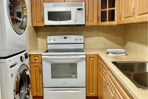 Copropriété à louer à Hialeah Gardens, Floride: 2 chambres, 89.19 m2 № 1997980 - photo 5