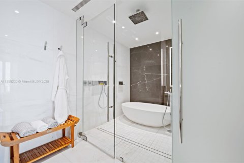 Condo in Miami, Florida, 2 bedrooms  № 1952873 - photo 18