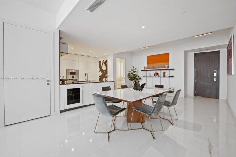 Condo in Miami, Florida, 2 bedrooms  № 1952873 - photo 9